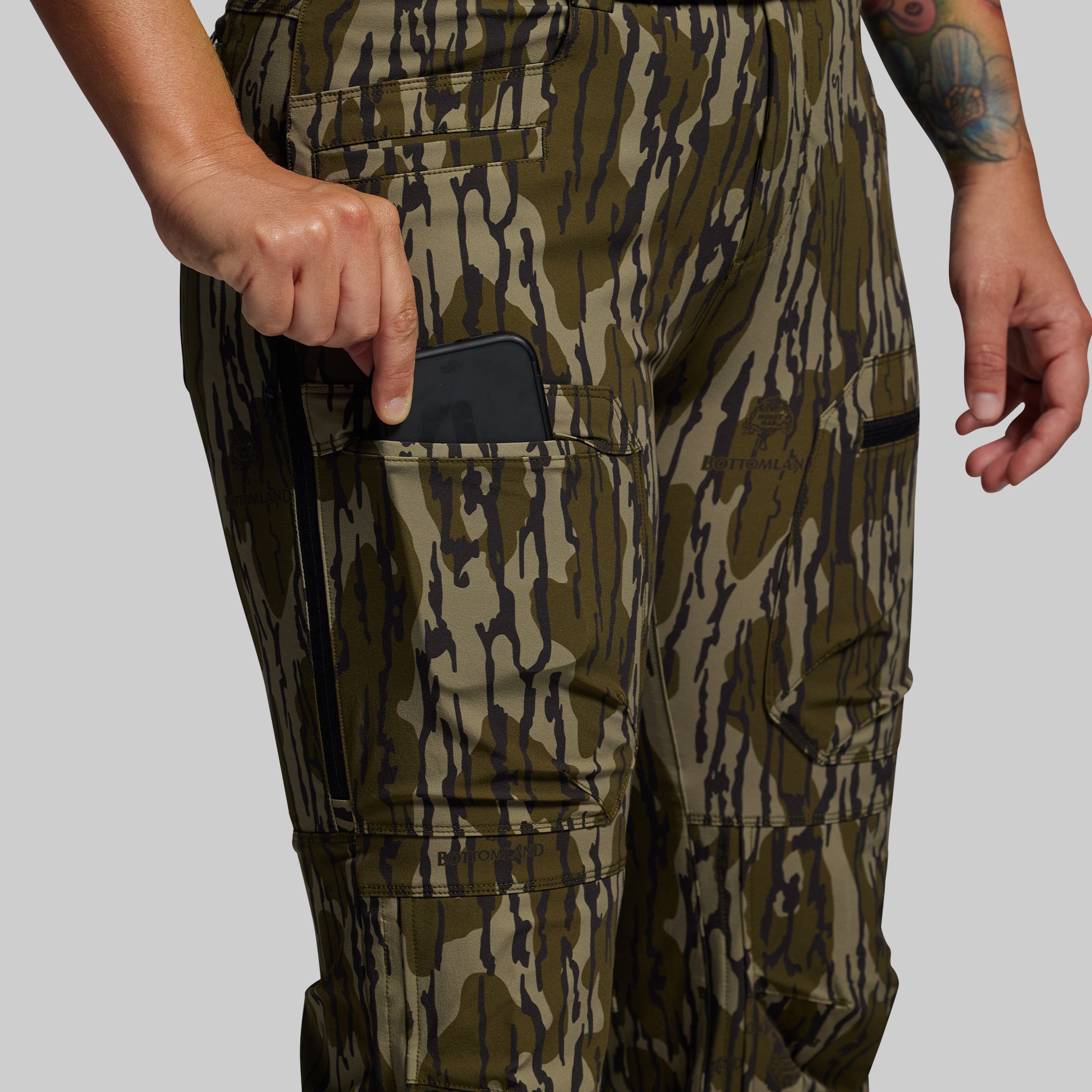 Women's Frontier Pant 2.0 (Mossy Oak® Original Bottomland® 2025) - Image 5